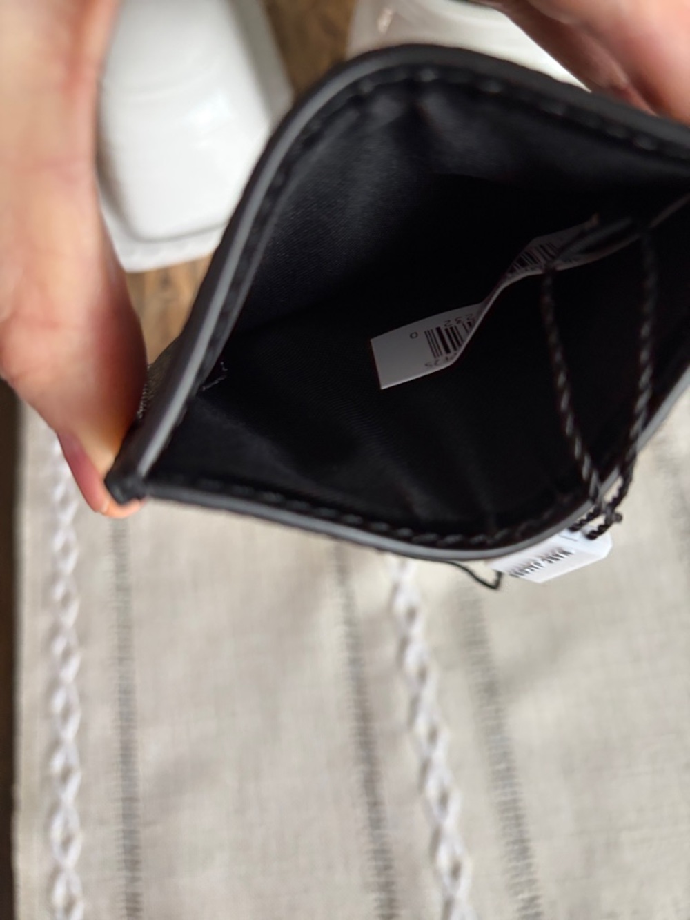 Marc Jacobs Black Pebbled Leather Card Holder with White Logo - Picture 3 of 3